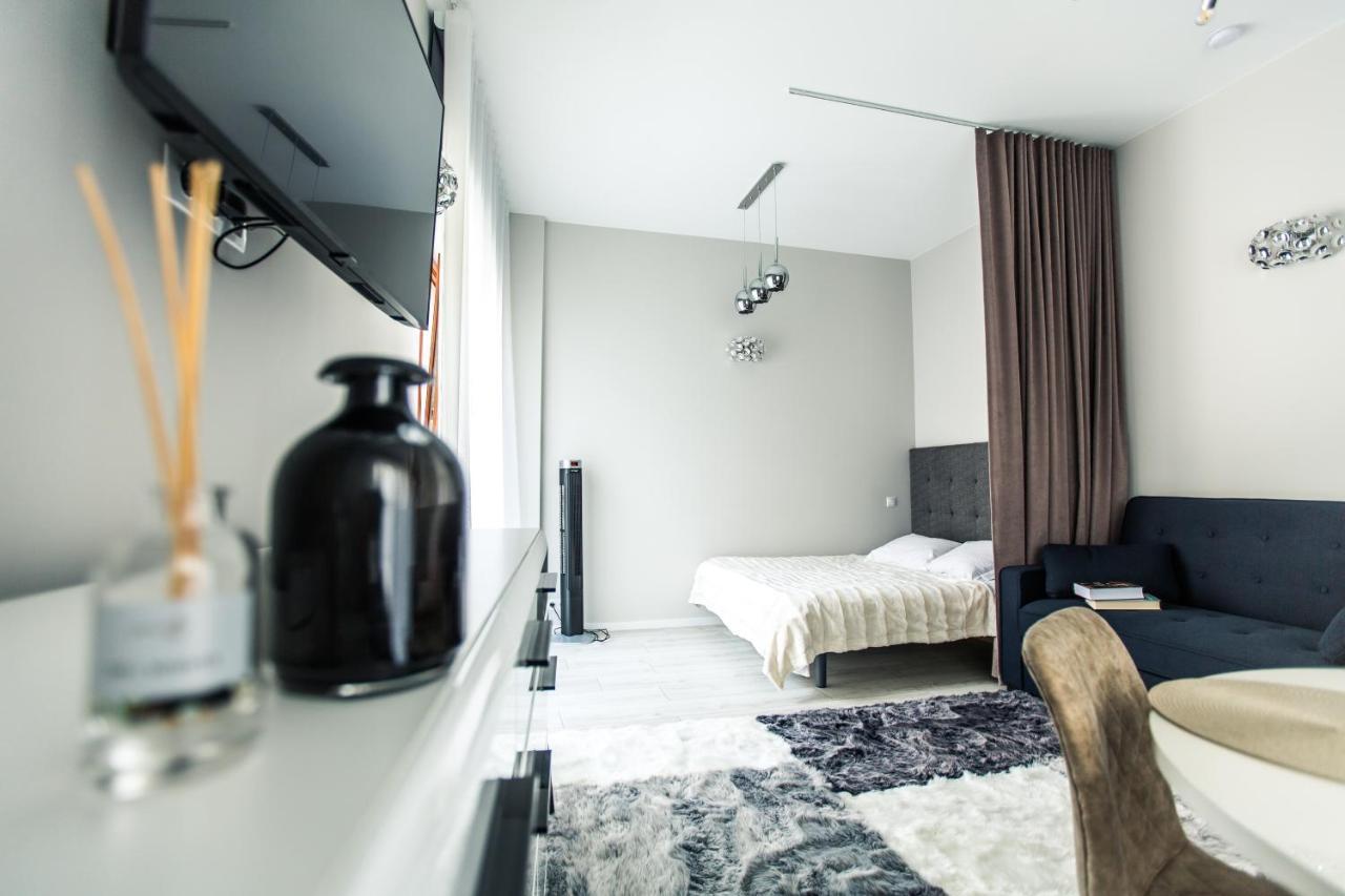 New Modern In The Old Town Апартаменти